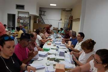 Más por Telde reparte dípticos informativos por todo el municipio y continúa ensobrando papeletas (Foto TA)