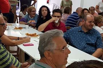 Más por Telde reparte dípticos informativos por todo el municipio y continúa ensobrando papeletas (Foto TA)