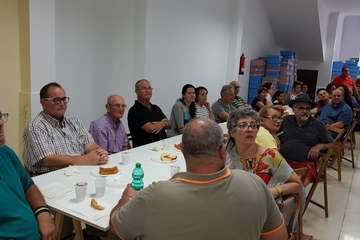 Más por Telde reparte dípticos informativos por todo el municipio y continúa ensobrando papeletas (Foto TA)