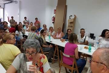 Más por Telde reparte dípticos informativos por todo el municipio y continúa ensobrando papeletas (Foto TA)