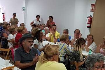 Más por Telde reparte dípticos informativos por todo el municipio y continúa ensobrando papeletas (Foto TA)