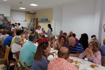 Más por Telde reparte dípticos informativos por todo el municipio y continúa ensobrando papeletas (Foto TA)