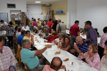 Más por Telde reparte dípticos informativos por todo el municipio y continúa ensobrando papeletas (Foto TA)