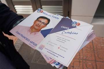 Más por Telde reparte dípticos informativos por todo el municipio y continúa ensobrando papeletas (Foto TA)