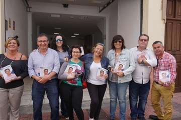 Más por Telde reparte dípticos informativos por todo el municipio y continúa ensobrando papeletas (Foto TA)