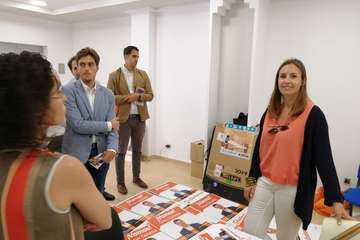 Ciudadanos, de pateo por la zona comercial abierta del centro de la ciudad (Foto TA)