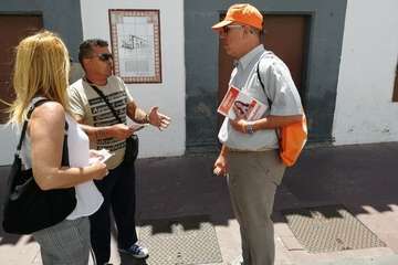 Ciudadanos, de pateo por la zona comercial abierta del centro de la ciudad (Foto TA)
