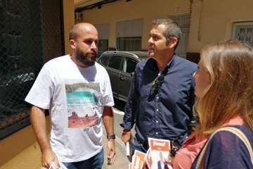 Ciudadanos, de pateo por la zona comercial abierta del centro de la ciudad (Foto TA)