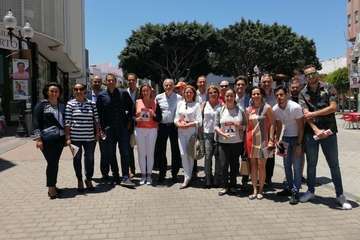 Ciudadanos, de pateo por la zona comercial abierta del centro de la ciudad (Foto TA)