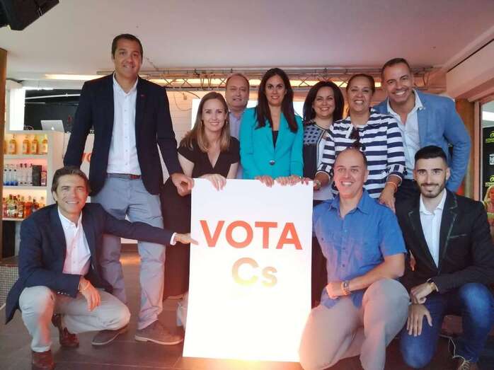 Miembros de Ciudadanos de Telde en el acto celebrado en la capital grancanaria (Foto TA)