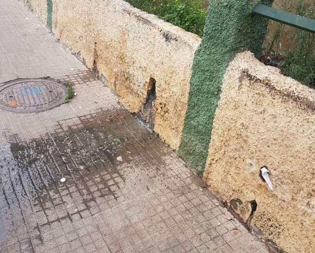 Imagen de las aguas fecales que emanaban del bloque (Foto TA)