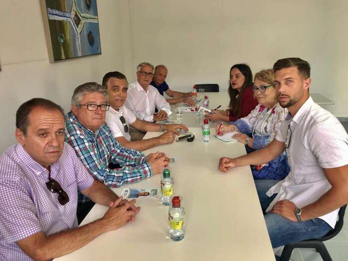 Imagen del encuentro entre los representantes del GCC y GoroEco (Foto TA)