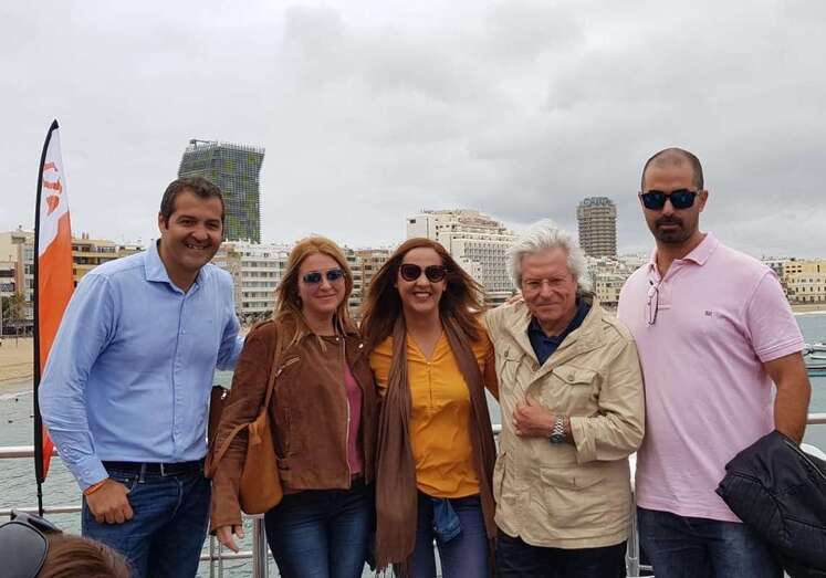 Miembros de la candidatura de Telde con candidato de Cs al Parlamento Europeo, Javier Nart, en Las Canteras (Foto TA)