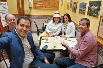 Vidina Espino (Cs) defiende a las pymes en un recorrido por la zona comercial de Telde (Foto TA)