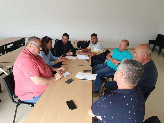 Imagen del encuentro de Héctor Suárez con los sindicatos (Foto TA)