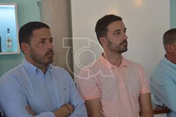 Alejandro Ramos, Héctor Suárez y Juan Antonio Peña, este mediodía en el acto de entrega de banderas azules celebrado en Melenara (Foto TA)