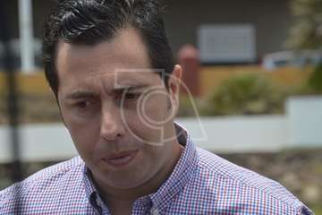 Alejandro Ramos, Héctor Suárez y Juan Antonio Peña, este mediodía en el acto de entrega de banderas azules celebrado en Melenara (Foto TA)