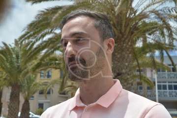 Alejandro Ramos, Héctor Suárez y Juan Antonio Peña, este mediodía en el acto de entrega de banderas azules celebrado en Melenara (Foto TA)