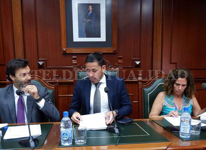 El alcalde Héctor Suárez, en el Pleno de este viernes (Foto TA)