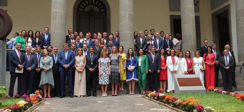 Foto de familia con los setenta diputados que conforman la nueva cámara (Foto TA)