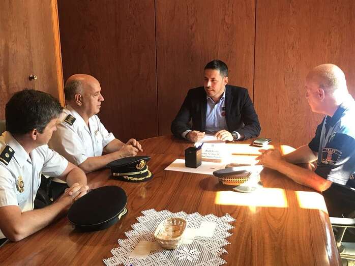 En el encuentro también estuvo presente el jefe de la Policía Local, Félix Ramos (Foto TA)
