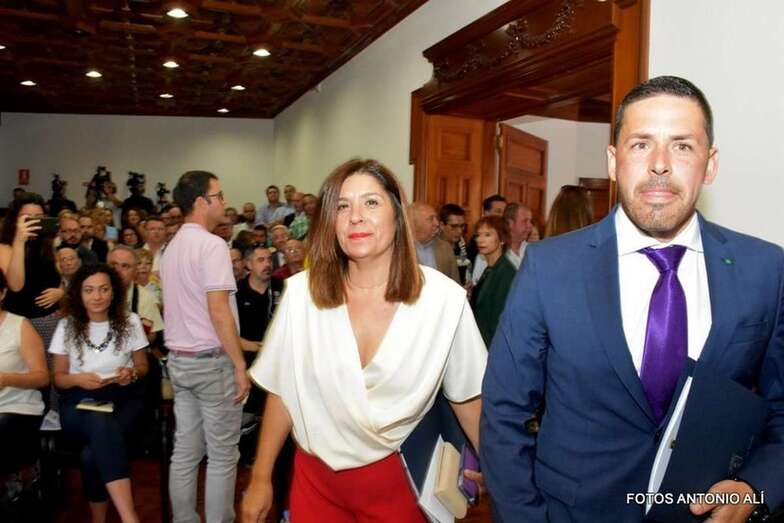 El alcalde Héctor Suárez y la vicealcaldesa Carmen Hernández (Foto Antonio Alí)