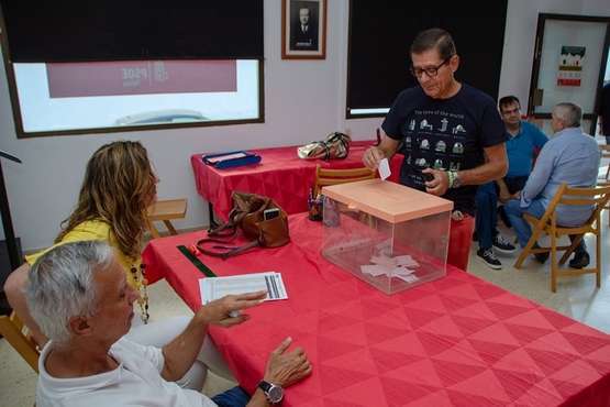 Votación en Telde sobre el pacto en el Cabildo grancanario (Foto TA)