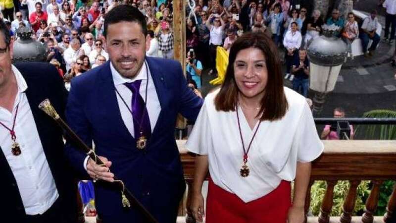 Carmen Hernández junto a  Héctor Suárez, el día de la toma de posesión de la nueva Corporación (Foto Arcadio Suárez/C7)