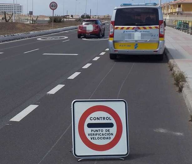 Imagen de un control de velocidad este lunes en el vial costero de Telde (Foto TA)