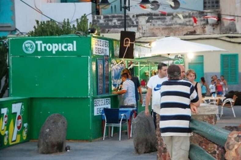 Imagen de archivo de un chiringuito en el paseo de Melenara (Foto TA)
