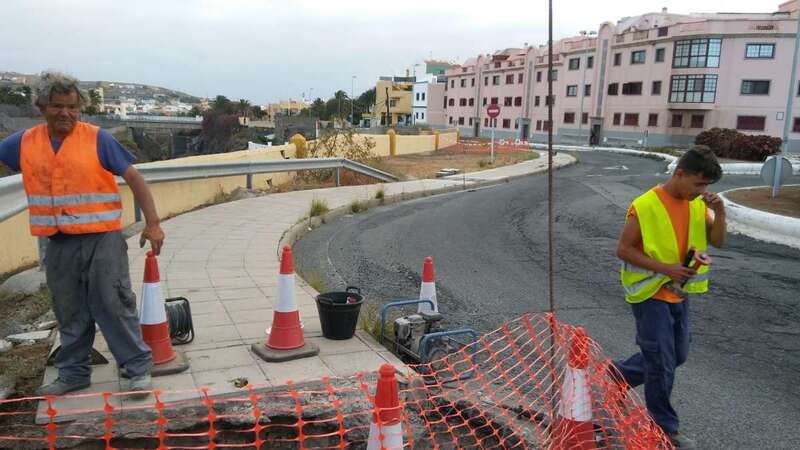 Obras de mejora de la recogida de aguas pluviales en la Avenida Alcalde Alejandro Castro (Foto TA)