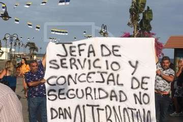 Protesta de vecinos y feriantes (Foto y Antonio Alí)