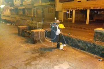Trabajos de limpieza de la playa de Melenara y todo su entorno (Foto TA)