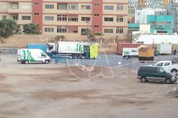 Trabajos de limpieza de la playa de Melenara y todo su entorno (Foto TA)