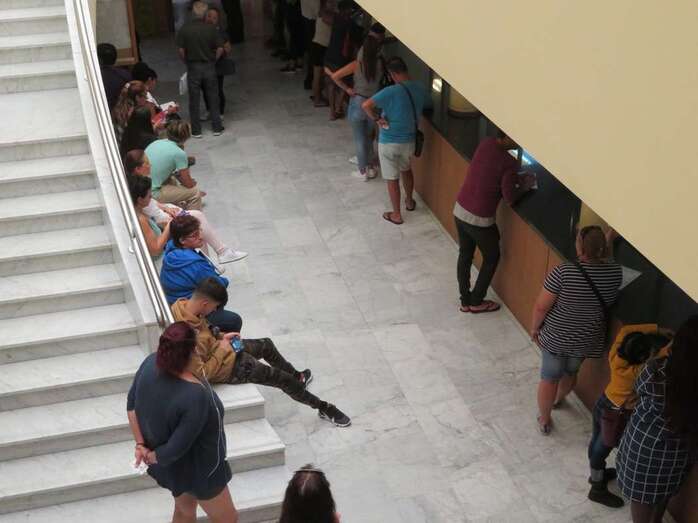 Oficinas Municipales de San Juan, ayer al mediodía (Foto TA)