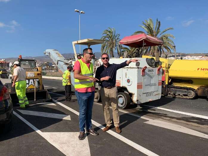 El alcalde Eloy Santana supervisa la ejecución de los trabajos acometidos durante los últimos días (Foto TA)