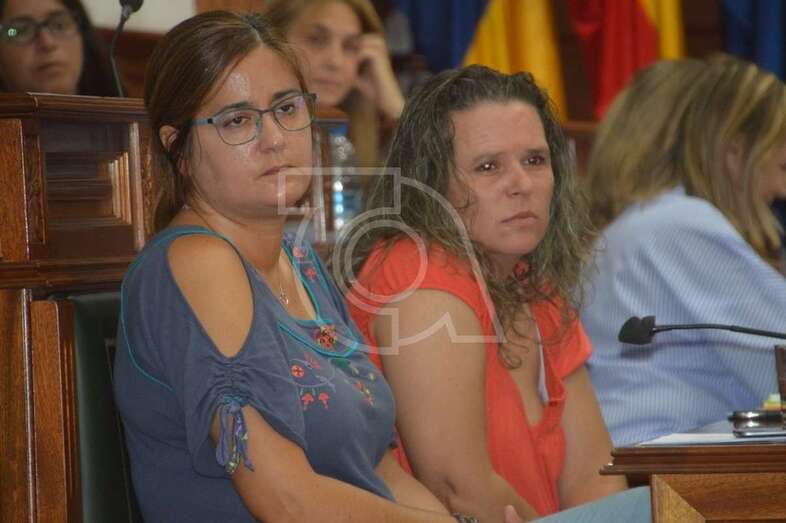 Las concejalas de Podemos en el Pleno celebrado este lunes (Foto TA)
