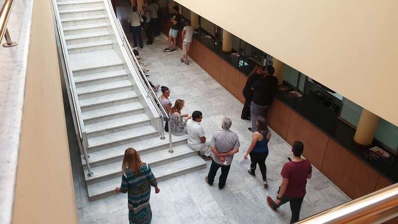 Colas en el Ayuntamiento de Telde, en una imagen captada este miércoles (Foto TA)