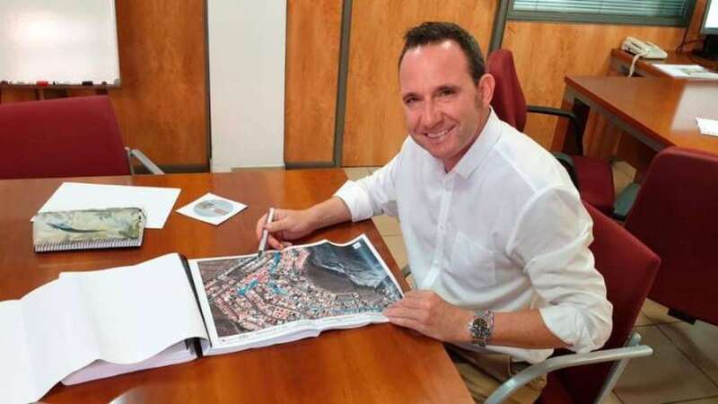 Eloy Santana, de Nueva Canarias, muestra el proyecto de la Fase IV (Foto Ronal Ramírez/C7)