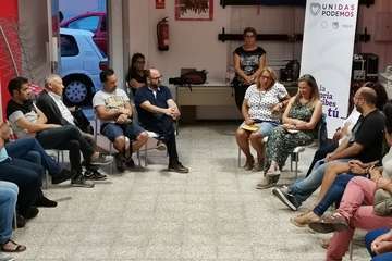 Reunión de las candidatas de Podemos por Las Palmas con militantes de Telde (foto TA)