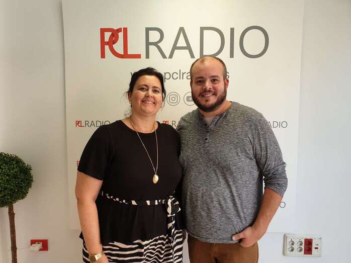 Celeste López, en los estudios de PCL Radio con Rubén Rodríguez, que hizo de presentador del programa de este miércoles (Foto TA)