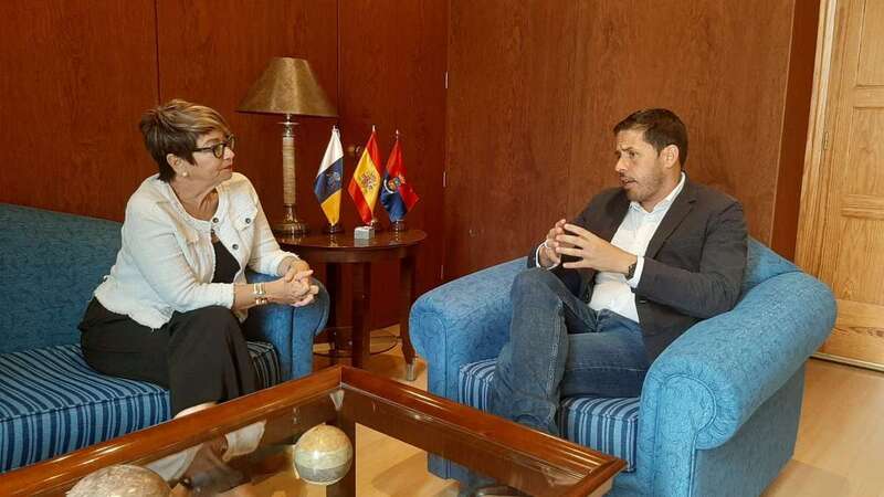 María Salud Gil y Héctor Suárez, durante el encuentro que ambos mantuvieron en la mañana de este martes (Foto TA)