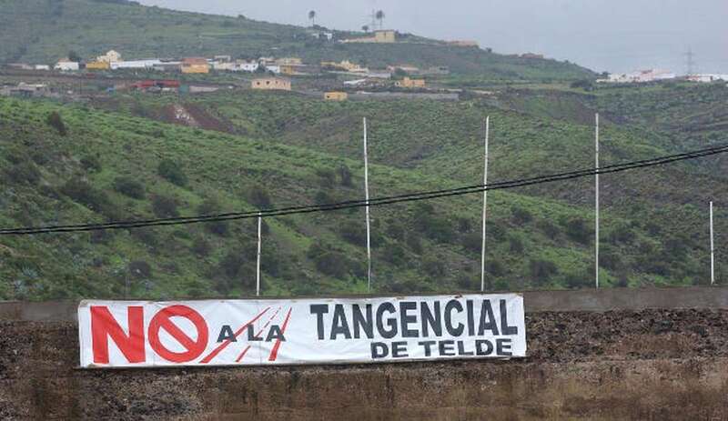 Imagen de una pancarta de rechazo a la vía tangencial de Telde (Foto TA)