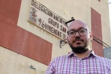 Podemos pide la retirada de la simbología franquista de las viviendasde Las Longueras (Foto TA)