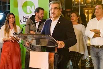 Arrope de Telde al tercer encuentro de la alianza nacionalista (NC-CC) en la capital (Foto TA)