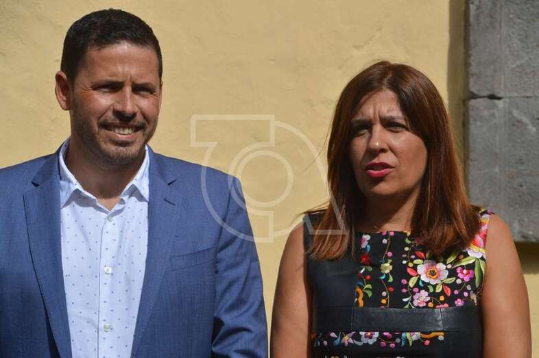 El alcalde Héctor Suárez y Carmen Hernández, vicealcaldesa (Foto TA)