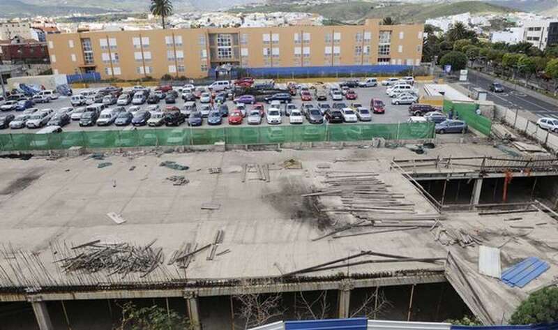 Vista de la cubierta del edificio de aparcamientos de Arnao (Foto Canarias7)