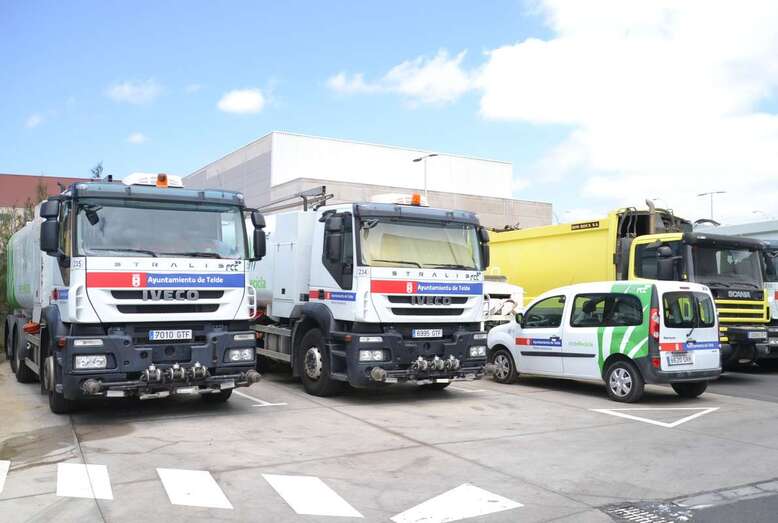 Vehículos del servicio de recogida de basura, en las instalaciones de FCC (Foto TA)