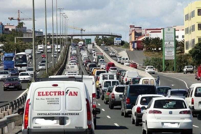 Atasco en la GC-1 (Foto TA)