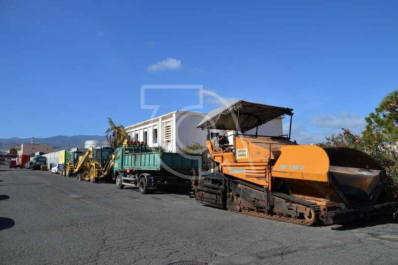 La maquinaria de la empresa adjudicataria ya está en Salinetas para comenzar las obras (Foto TA)